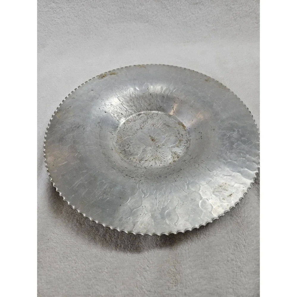 Vintage Round Hammered Aluminum Plate by National Silver Hybiscus Etched Flower‎